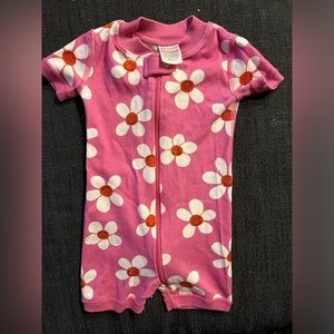 Hanna Andersson baby girl daisy pjs sz 3-6 months